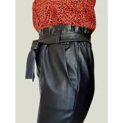 Pantalón polipiel negro rizado de mujer pierna recta semipitillo | PANTALONES | BUSCARMODA