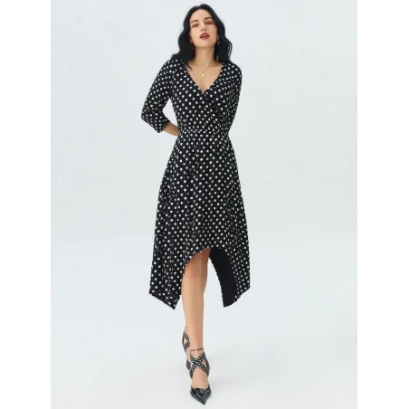 Vestido midi negro lunares con escote cruzado, manga larga con pasador y bajo asimétrico con picos