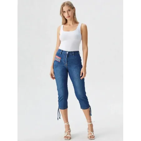Jeans Pirata Bolsillo Corazón mujer azul con cremallera roja y recogido lateral ajustable