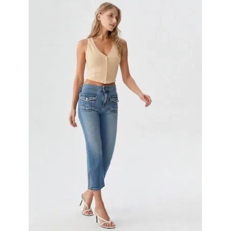 Jeans Capri Tiro Bajo mujer azul con bolsillos plastón y cremallera lateral