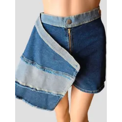 Falda pantalón vaquera cruzada mostrando pantalón interior %separator% Faldas mini %separator% Buscarmoda