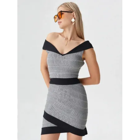 Short bardot fitted dress with off shoulder neckline and fitted silhouette