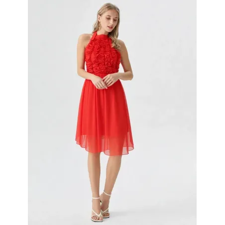 Vestido midi rojo gasa halter con volantes falda fluida y espalda descubierta mujer elegante