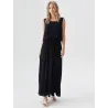 Vestido negro fluido largo superpuesto con cintura fruncida y caída elegante para looks casuales y de verano