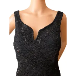 Floral Lace Party Dress lace neckline detail | Party dresses | Buscarmoda