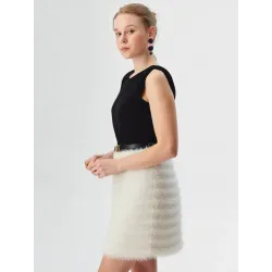 Vestido bicolor terciopelo negro y falda texturizada blanca. falda fruncida con volumen   | VESTIDOS INVITADA BODA CIVIL | BUSCARMODA