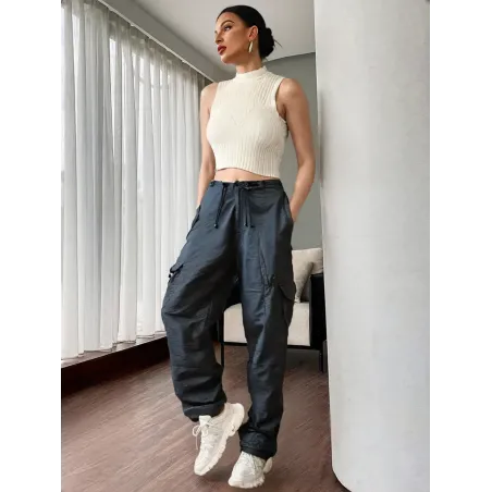 Pantalón urbano negro ancho mujer cómodo y funcional con bolsillos