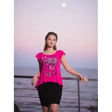 Fuchsia T-shirt with ruffles, “23” graphic print, back opening with bow and lightweight jersey fabric.