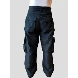 Pantalón cargo negro mujer detalle trasero | Pantalones | Buscarmoda