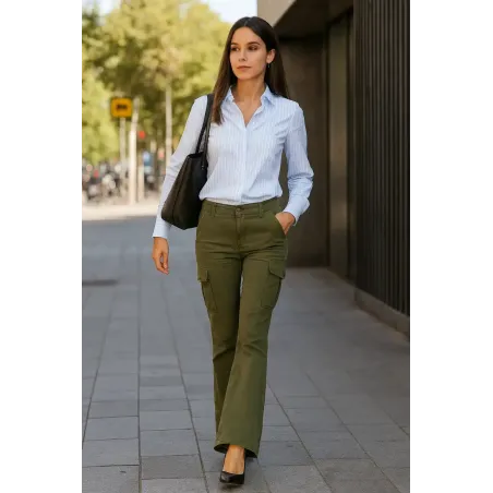 Pantalón Campana Satén Elástico con diseño cargo y tiro bajo para mujer