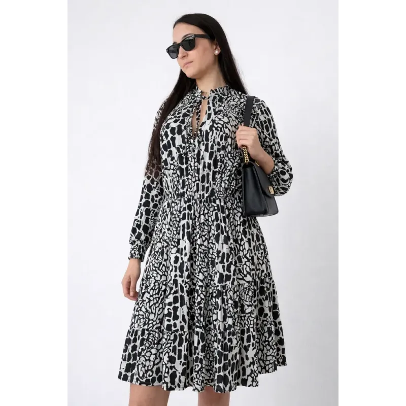 Vestido midi animal print manga larga blanco y negro con cuello mao