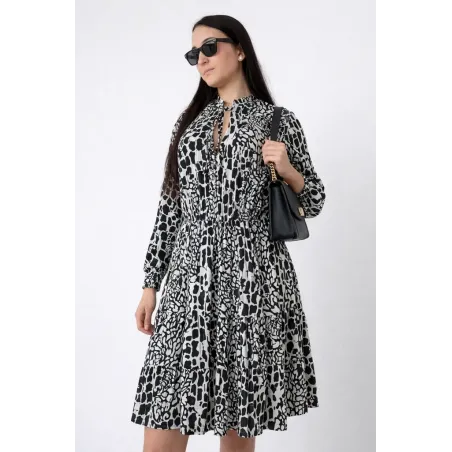 Vestido midi animal print manga larga blanco y negro con cuello mao