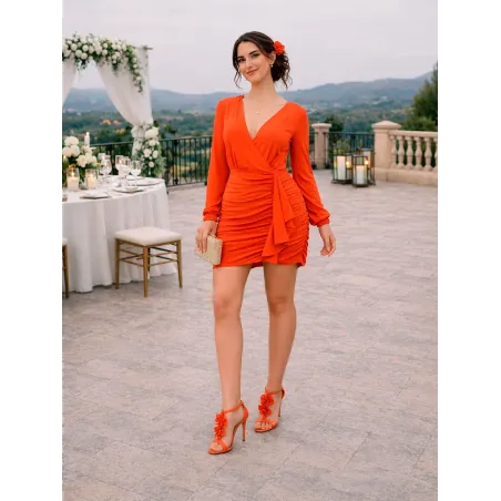 vestido corto drapeado elegante con escote cruzado y diseño ajustado para mujer