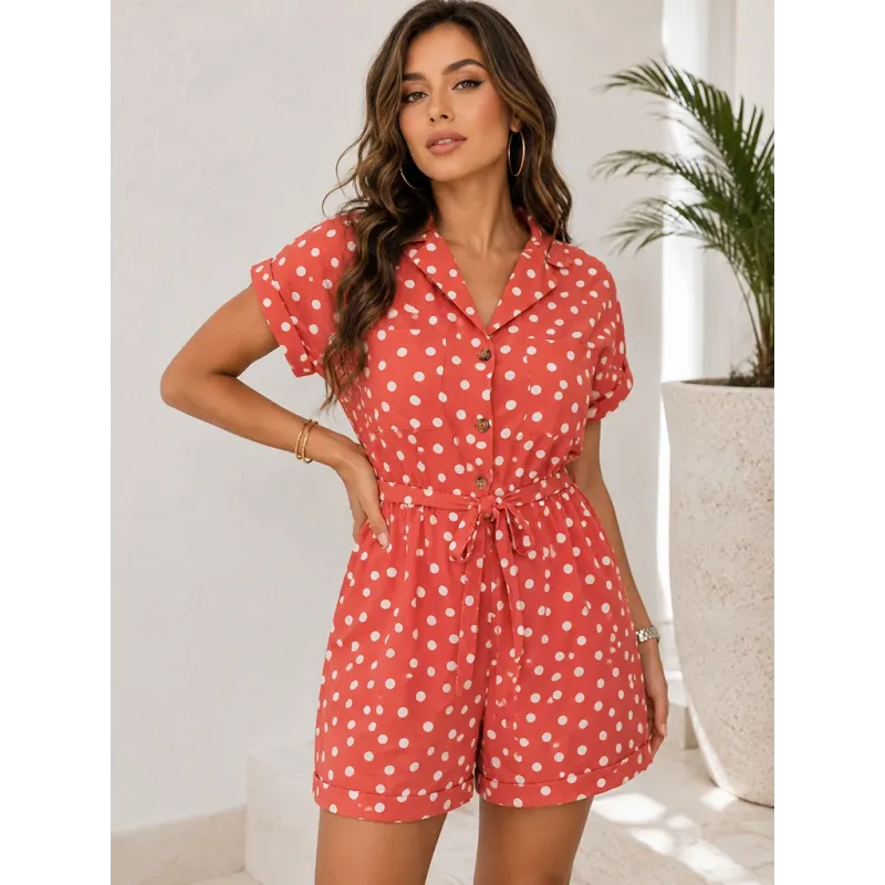 Mono corto lunares mujer color coral con cinturón y manga corta estilo camisero