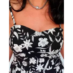 Vestido corto floral bicolor Detalle del escote delantero %separador% Vestidos cortos %separador% Buscarmoda