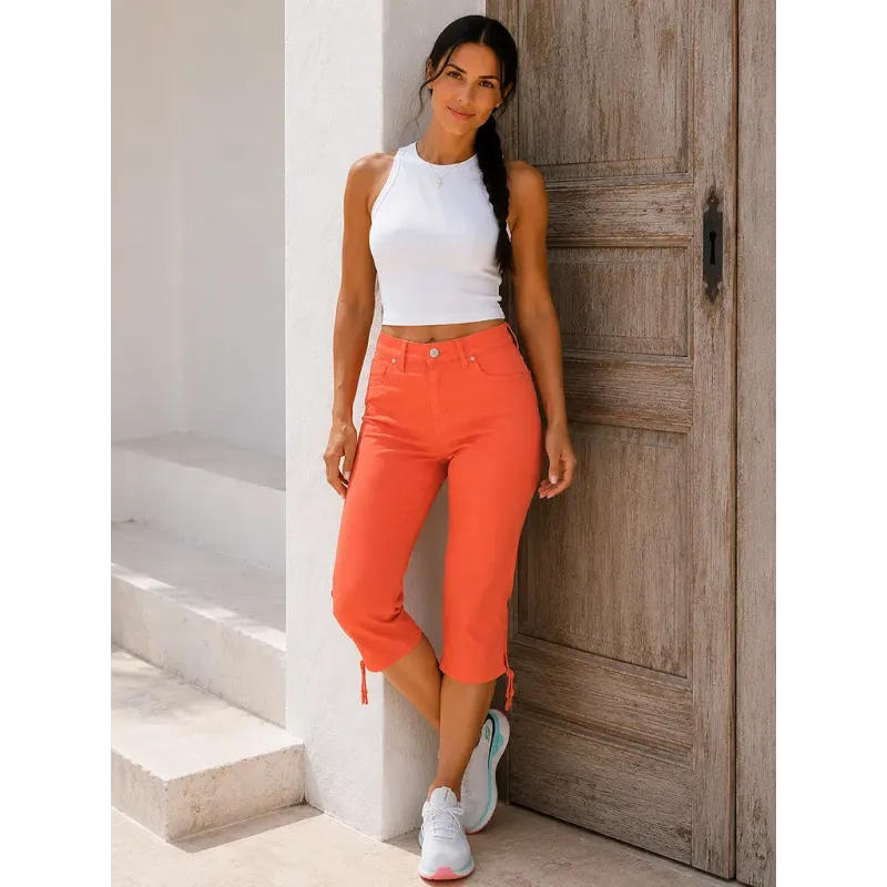 Pantalones de satén naranja, vista frontal con dobladillo ajustable.