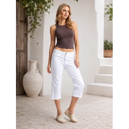 White women's high-waisted cropped trousers front view