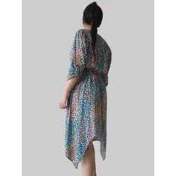 Vestido midi animal print asimétrico vista trasera | Vestidos midi | Buscarmoda