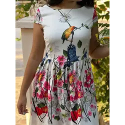 White short printed dress with boat neckline, fitted bodice and gathered skirt for women