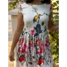 Vestido corto blanco estampado con cuello barco, cuerpo entallado y falda fruncida para mujer