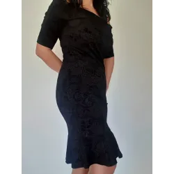 Black bardot midi dress elegant side view %separator% Elegant women fashion %separator% Buscarmoda