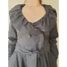 Abrigo negro elegante mujer con cinturón y volantes de entretiempo cuello abullonado | ABRIGOS | BUSCARMODA