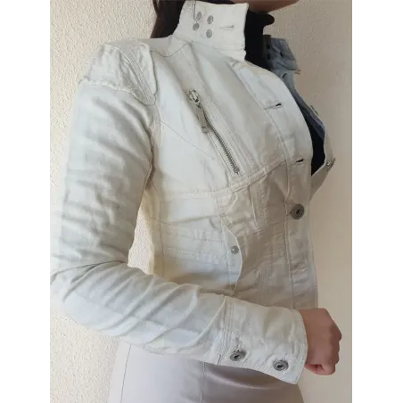 Elegant white women’s jacket in linen and cotton with tailored urban style and back pleat detail