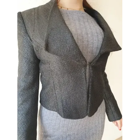 Grey jacket woman elegant with tailored fit and textured fabric, sophisticated coat for office and urban style
